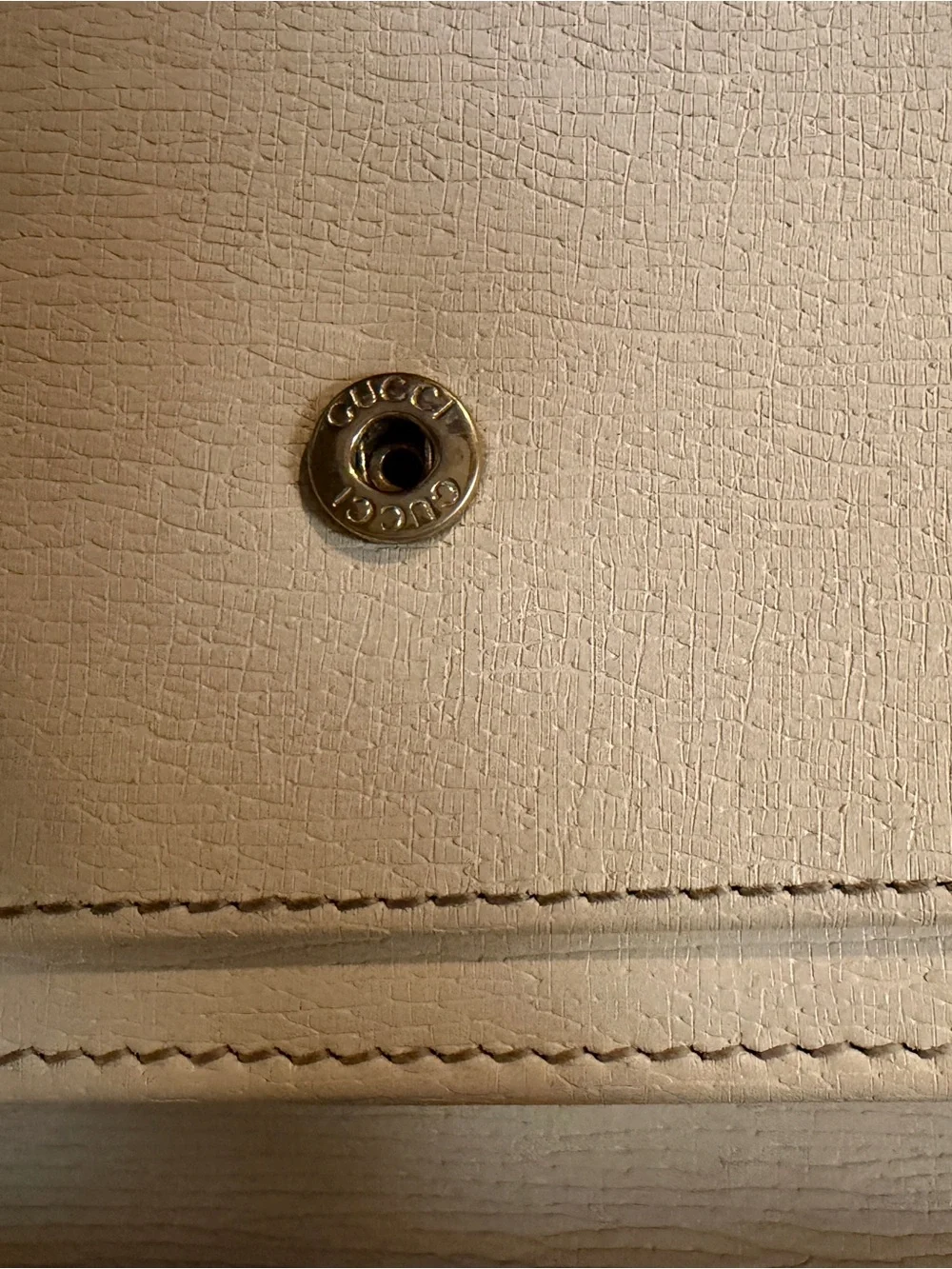 Gucci Cream Leather Wallet with Gold Hardware COA and attachable unbranded chain
